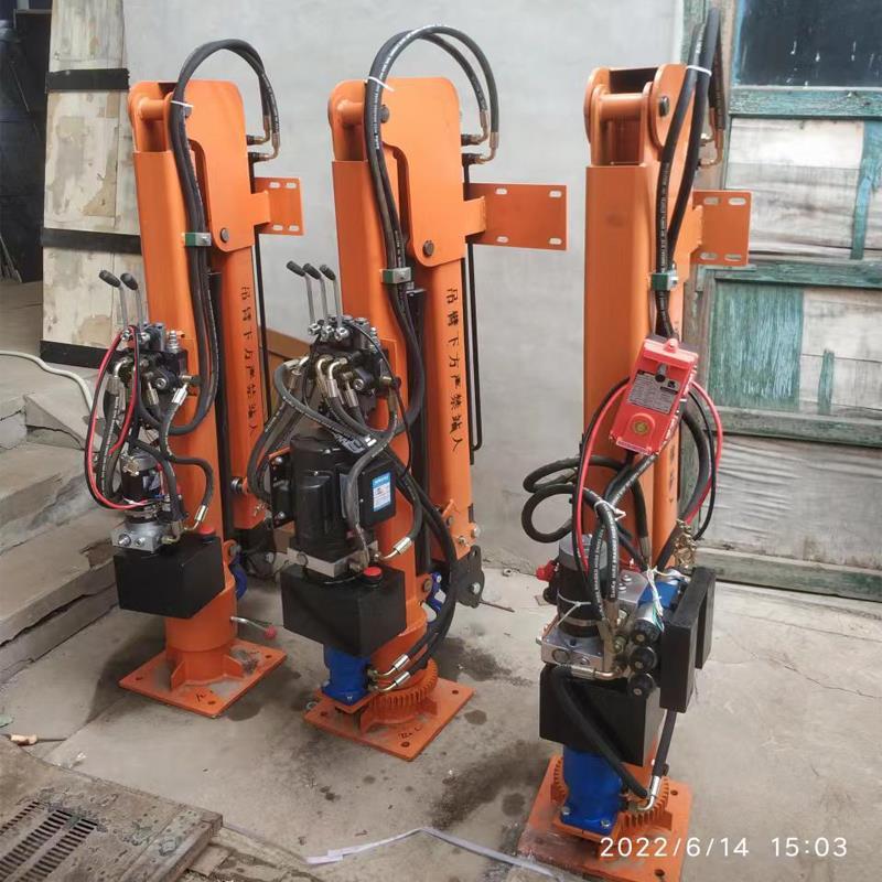 科尔沁左翼中旗重汽蓝牌随车吊 3.2吨 国六动力强 液压驱动 农用自卸起重机